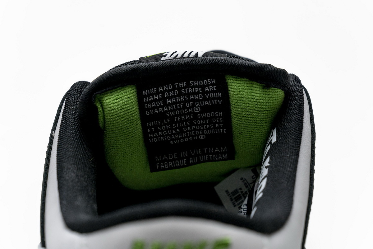 Nike SB Dunk Low Staple Panda Pigeon