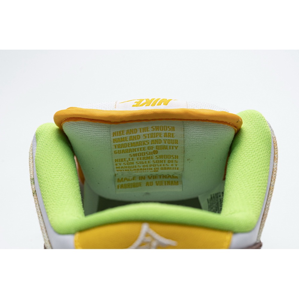 Nike SB Dunk Low Street Hawker (2021)