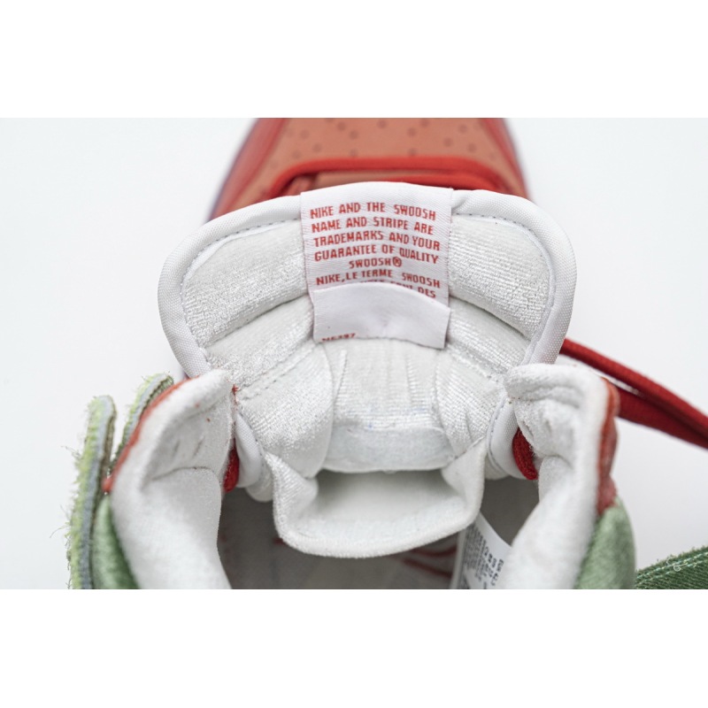 Nike SB Dunk High Strawberry Cough