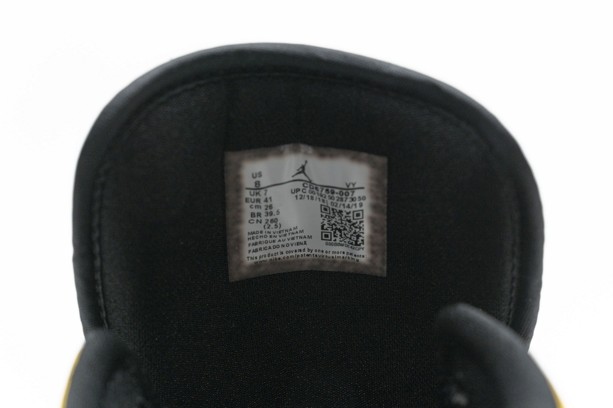 Air Jordan 1 Mid University Gold 