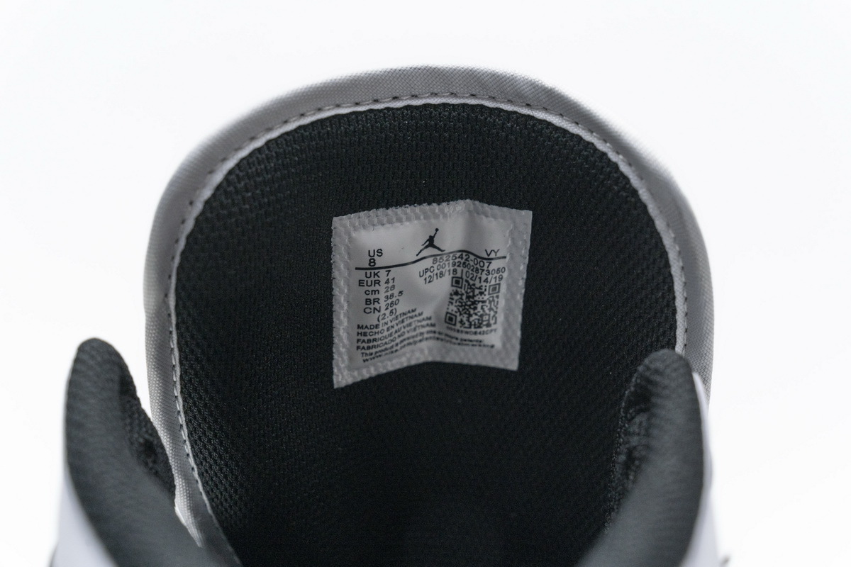 Air Jordan 1 Mid Patent Black White Gold