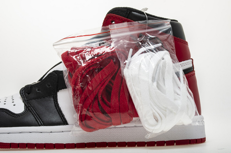 Air Jordan 1 Retro Black Toe (2016)