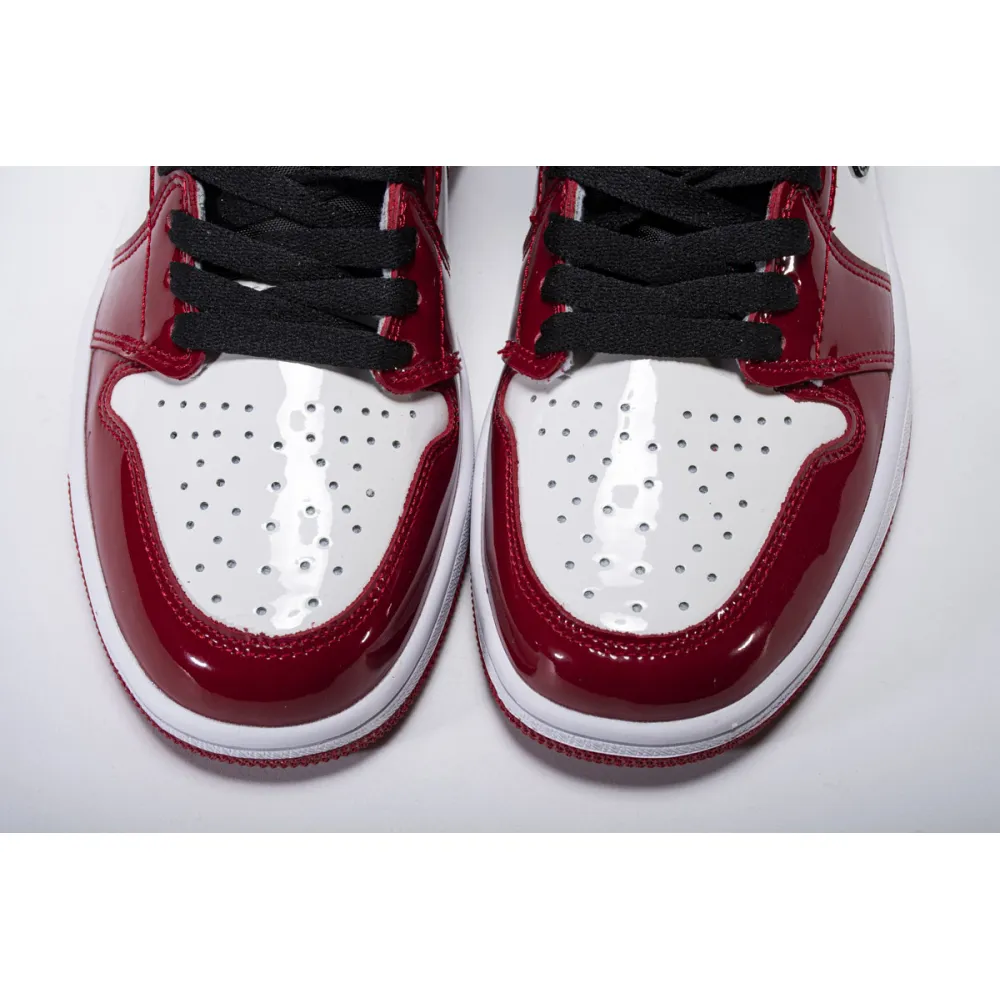 Air Jordan 1 Retro High Fearless UNC Chicago