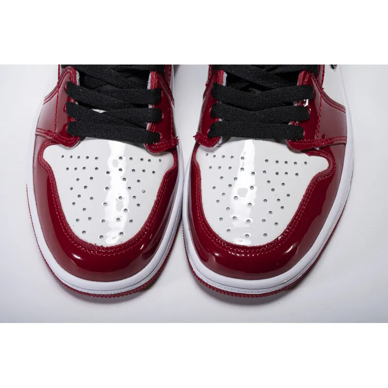Air Jordan 1 Retro High Fearless UNC Chicago