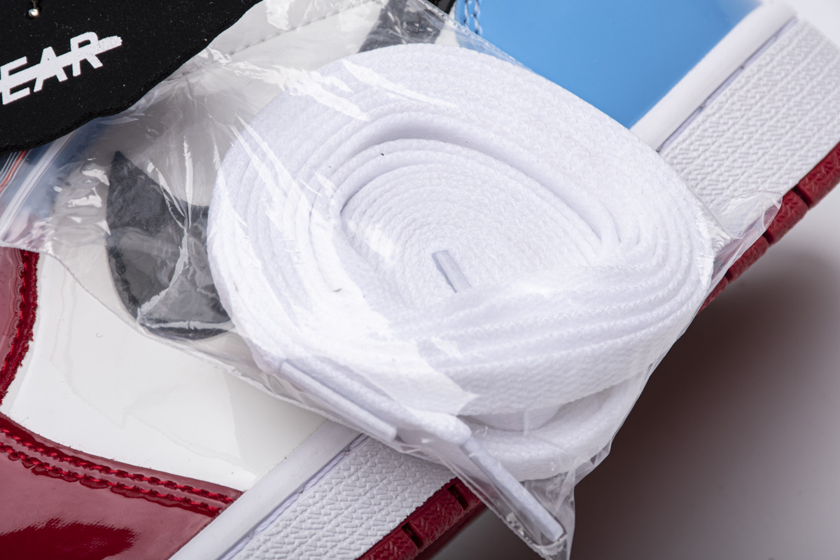 Air Jordan 1 Retro High Fearless UNC Chicago