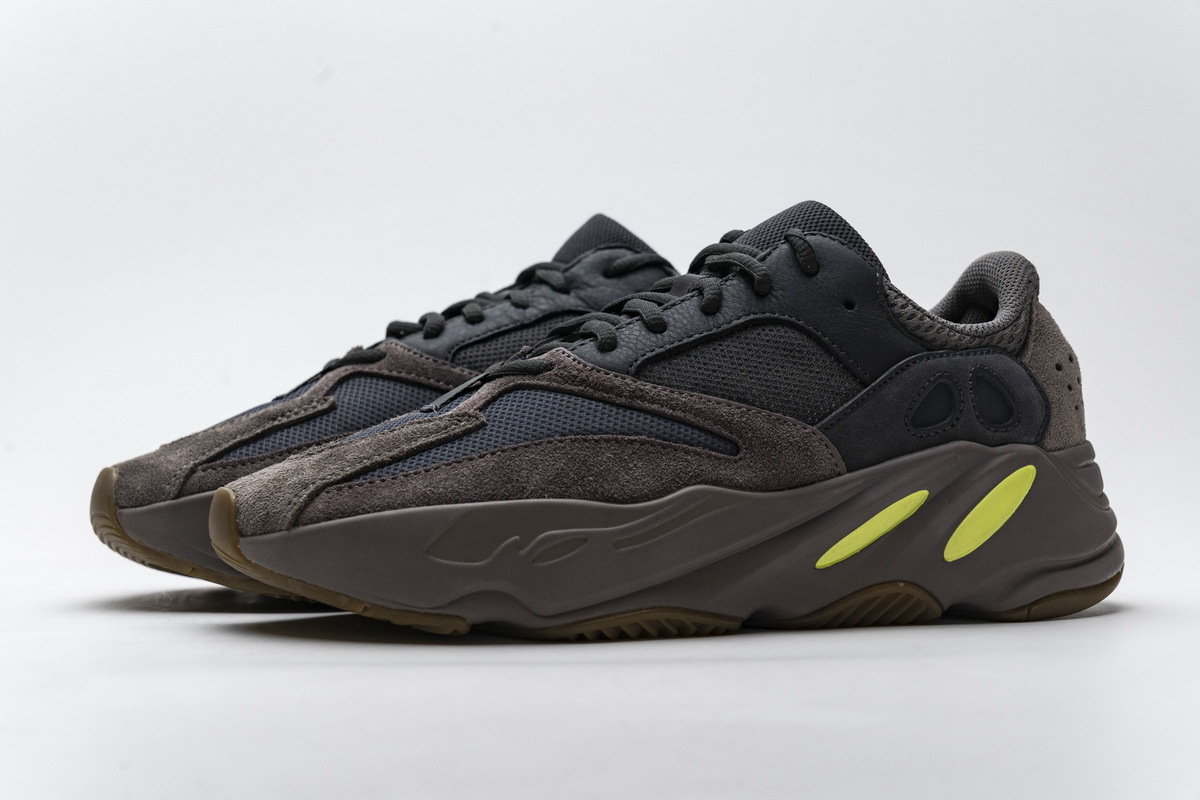 Yeezy 700 Mauve