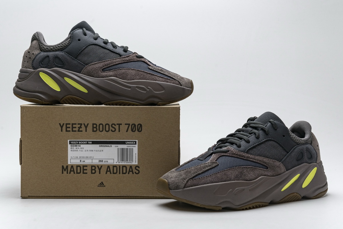 Yeezy 700 Mauve