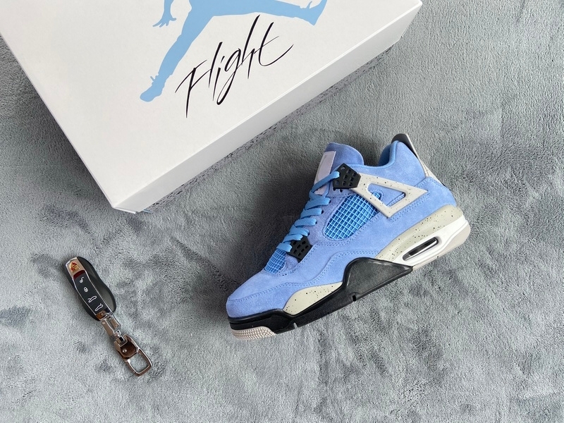Air Jordan 4 SE University Blue