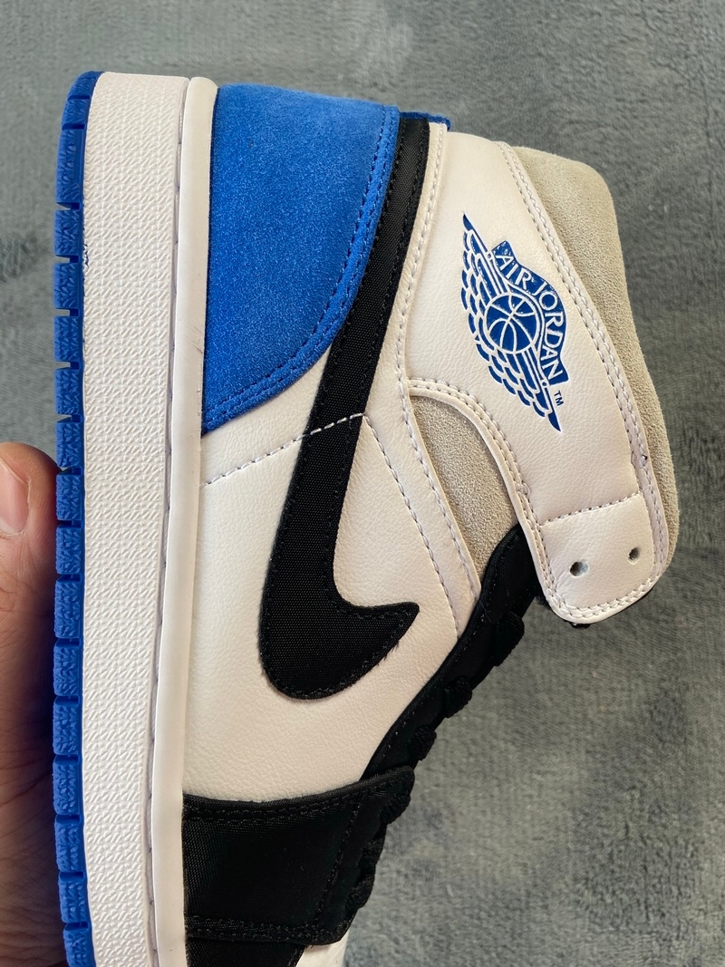 Air Jordan 1 Mid SE Union Royal