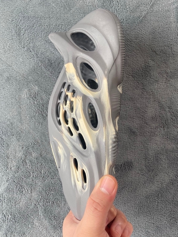 Yeezy Foam Runner MXT Moon Grey 