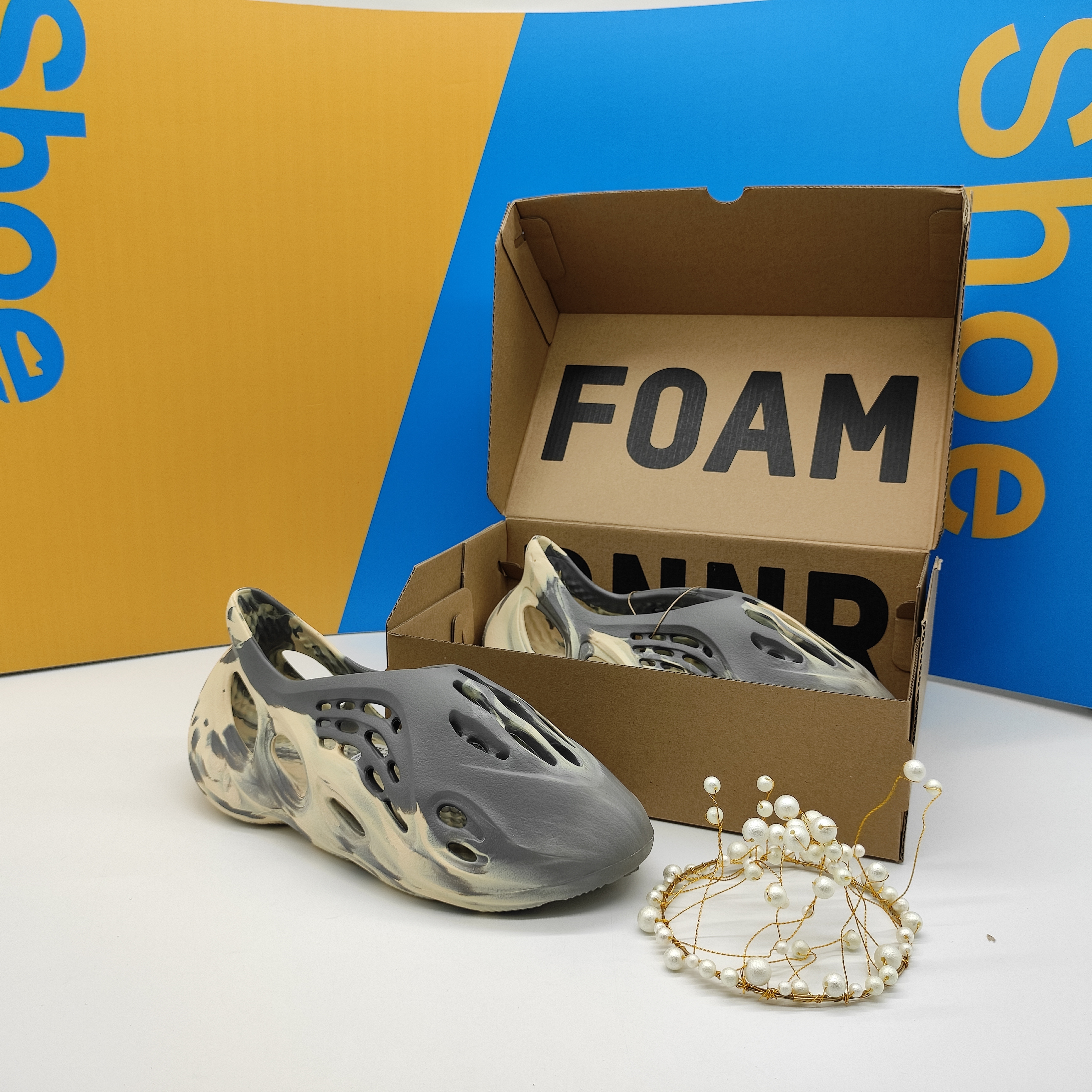 Yeezy Foam Runner MXT Moon Grey GV7904