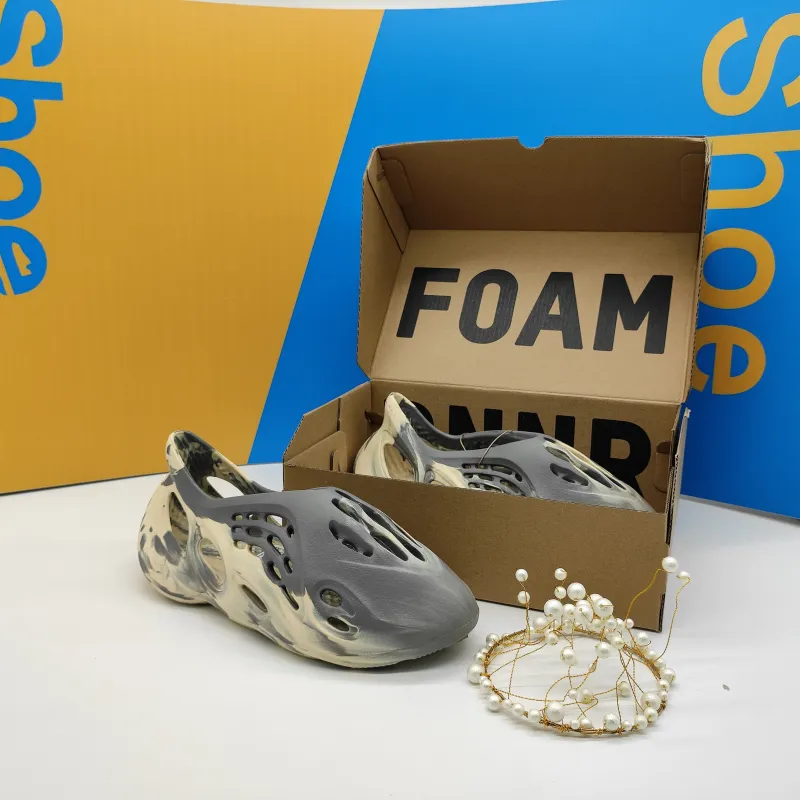 Yeezy Foam Runner MXT Moon Grey GV7904