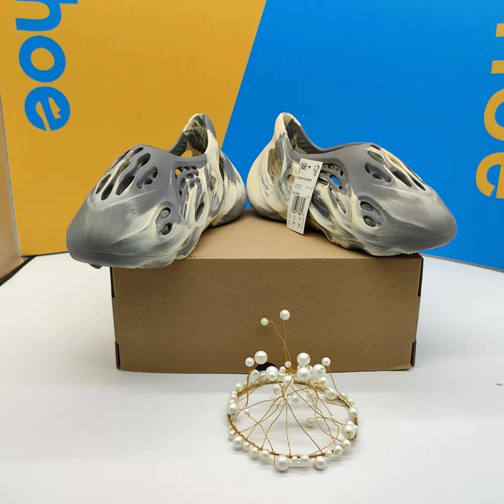 Yeezy Foam Runner MXT Moon Grey GV7904