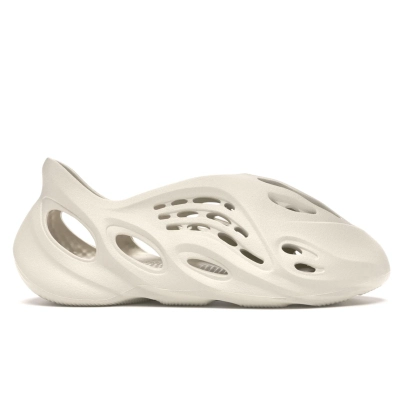 Yeezy Foam Runner Sand FY4567 02