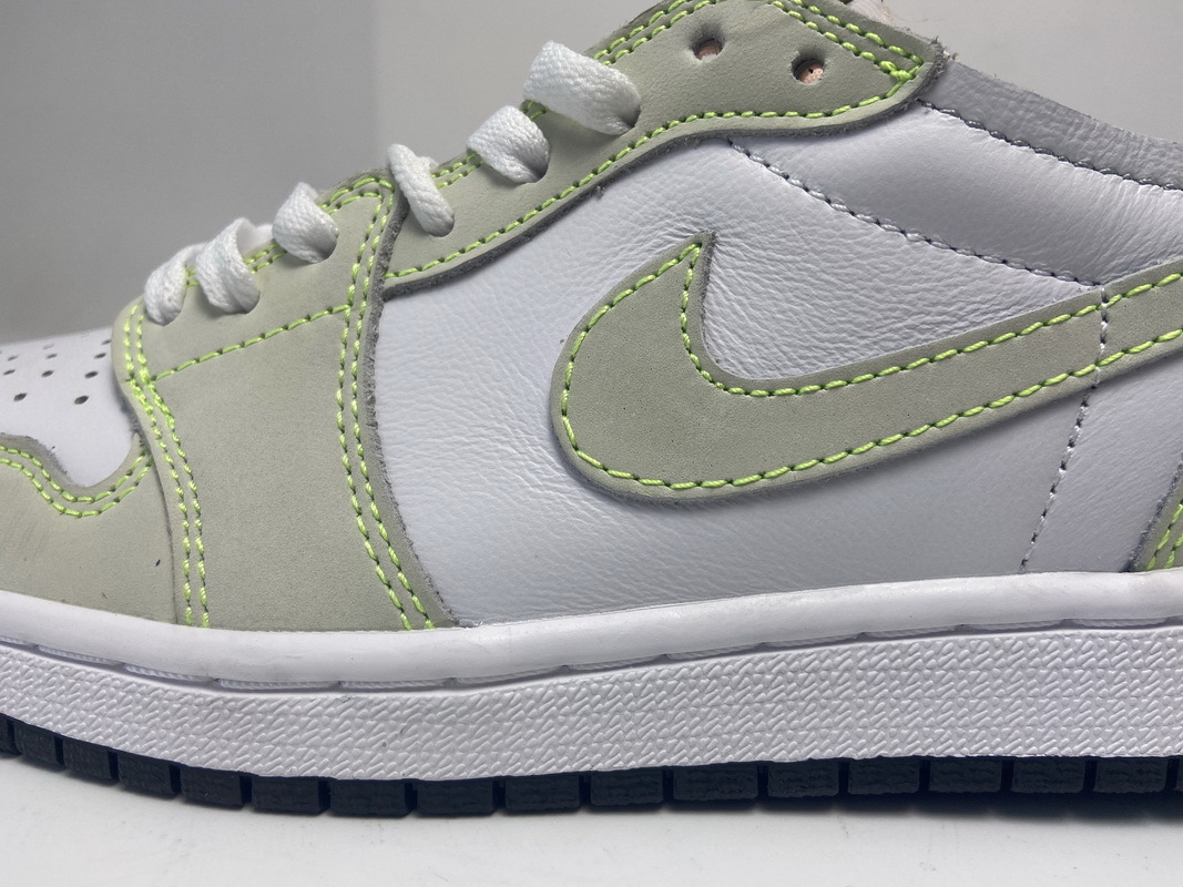 Air Jordan 1 Low OG Ghost Green