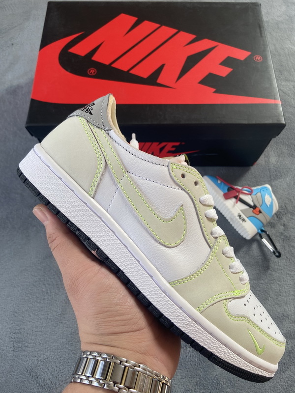 Air Jordan 1 Low OG Ghost Green