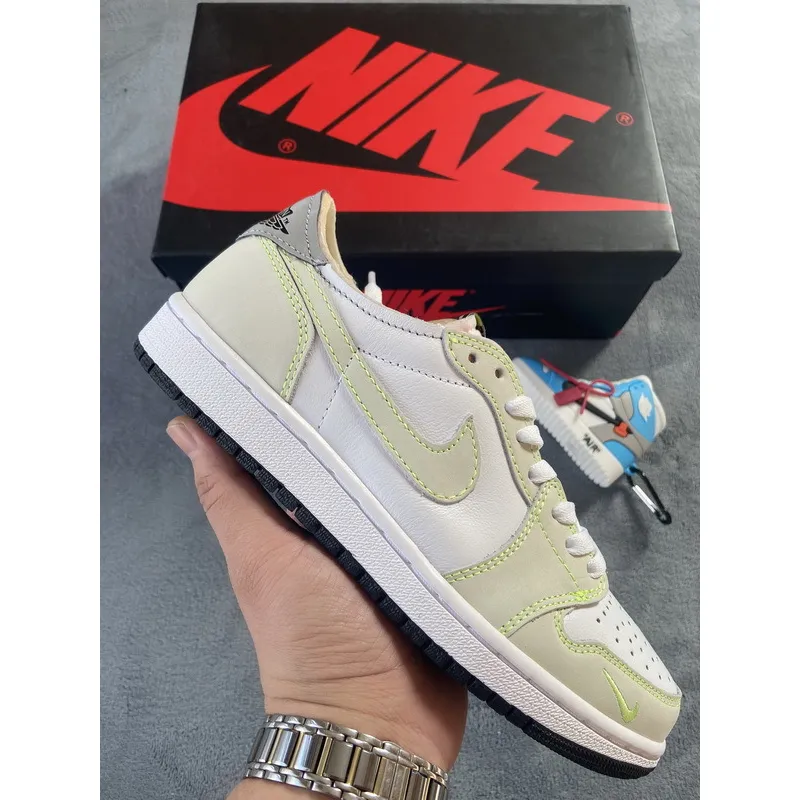 Air Jordan 1 Low OG Ghost Green