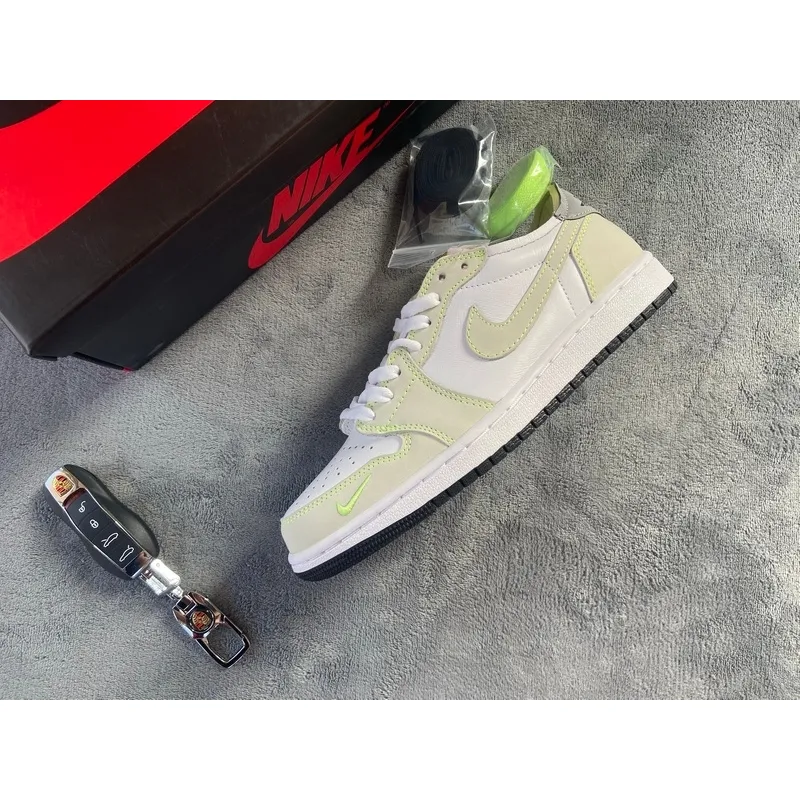 Air Jordan 1 Low OG Ghost Green