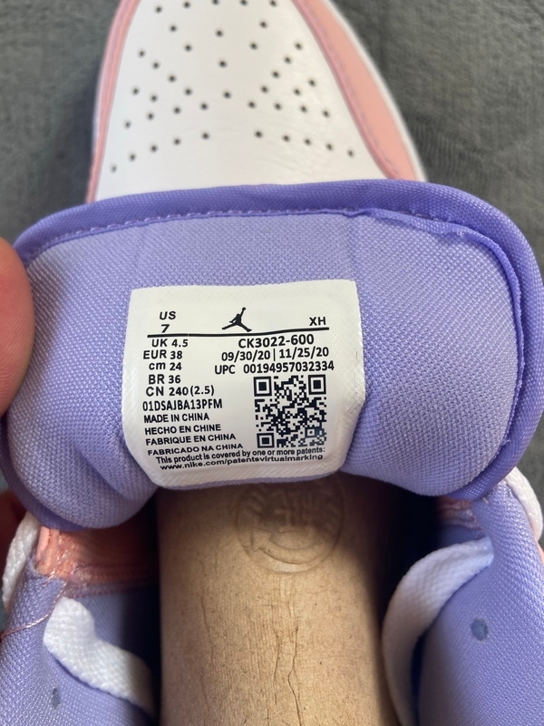 Air Jordan 1 Low SE Arctic Punch