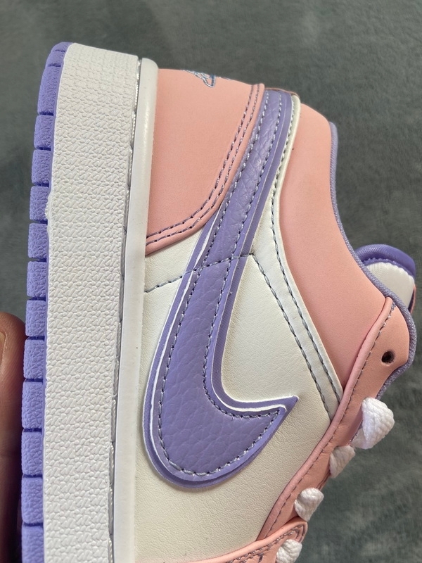 Air Jordan 1 Low SE Arctic Punch