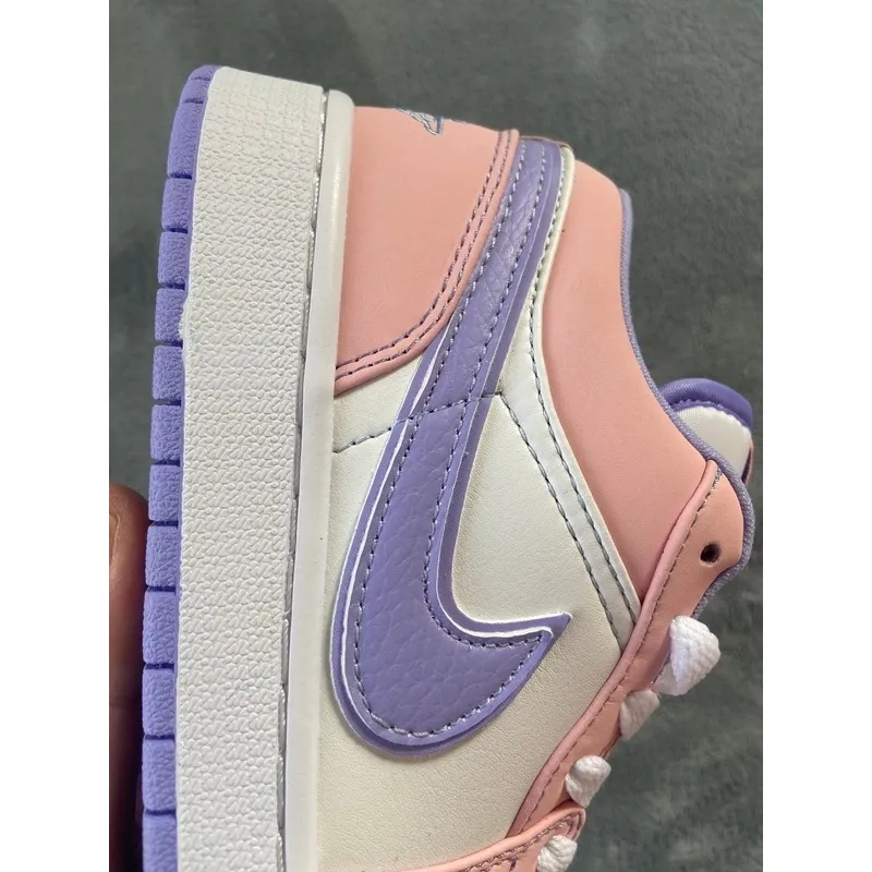 Air Jordan 1 Low SE Arctic Punch