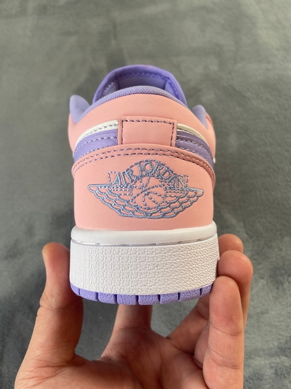Air Jordan 1 Low SE Arctic Punch