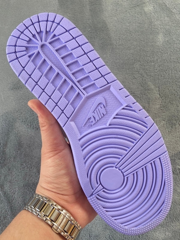 Air Jordan 1 Low SE Arctic Punch