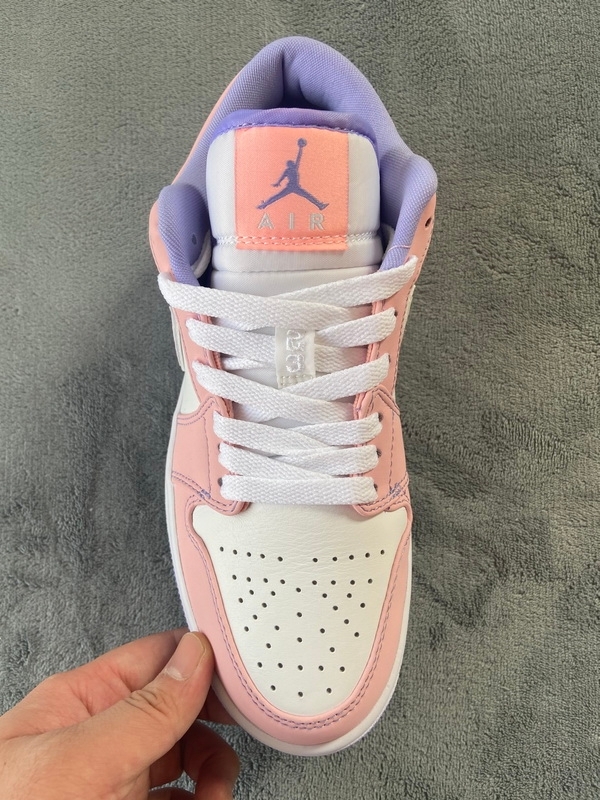 Air Jordan 1 Low SE Arctic Punch