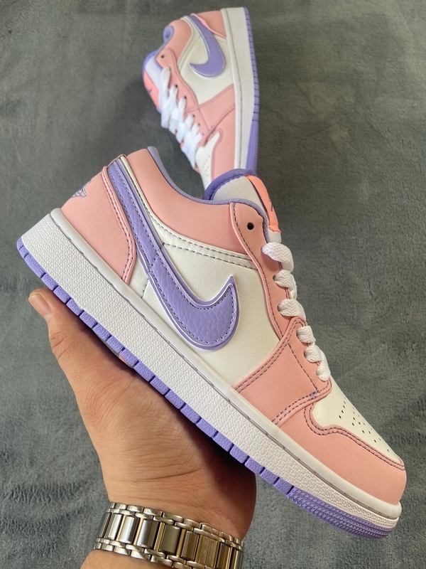 Air Jordan 1 Low SE Arctic Punch