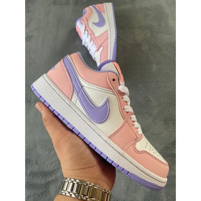 Air Jordan 1 Low SE Arctic Punch