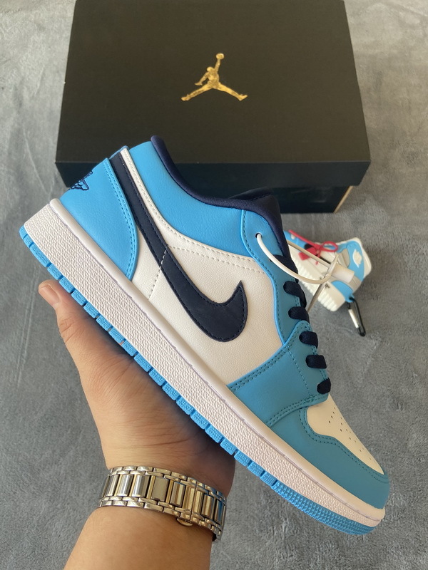 Air Jordan 1 Low UNC