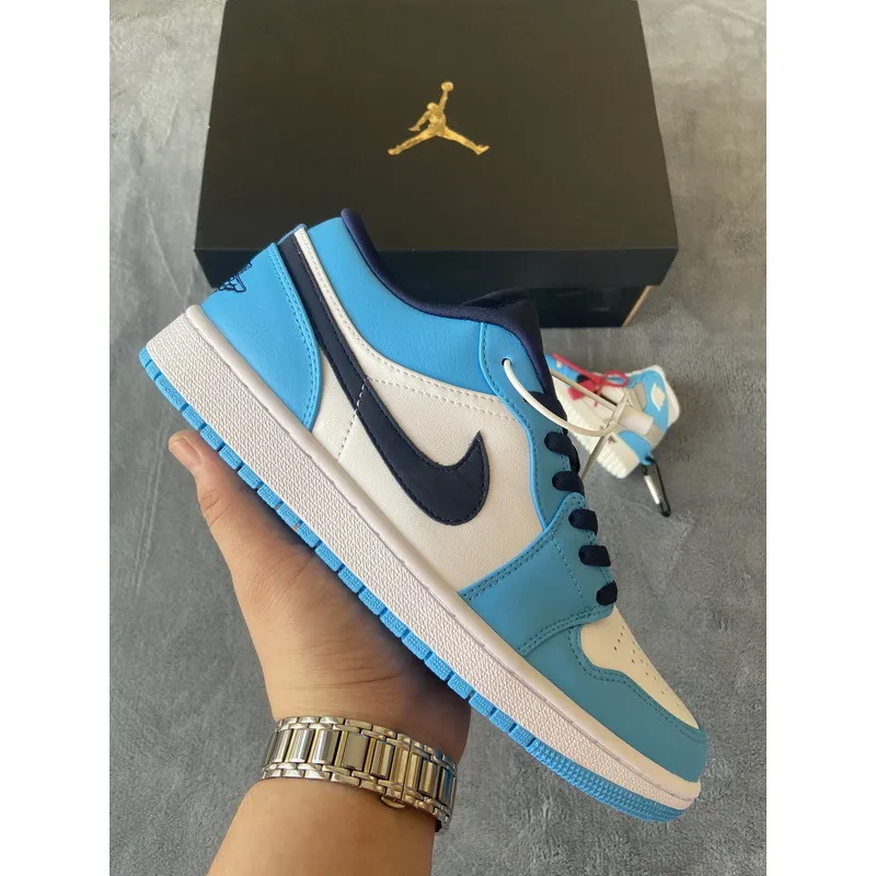 Air Jordan 1 Low UNC