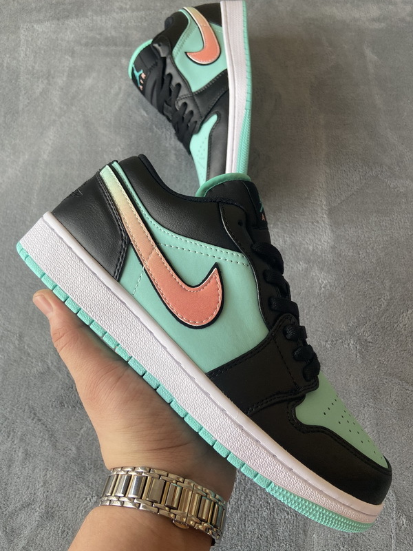 Air Jordan 1 Low SE Tropical Twist