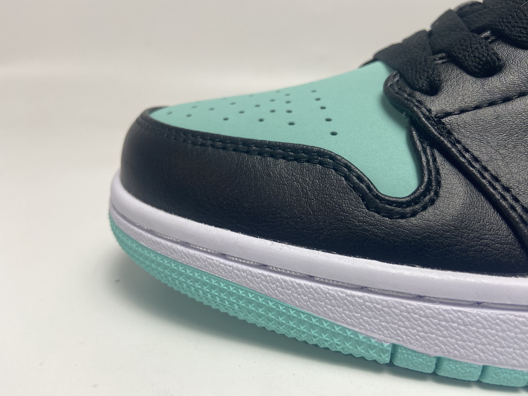 Air Jordan 1 Low SE Tropical Twist