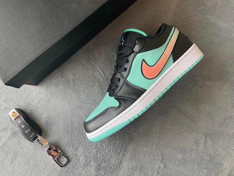 Air Jordan 1 Low SE Tropical Twist