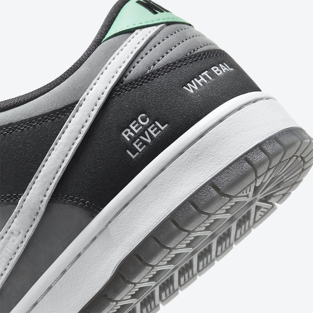 Nike SB Dunk Low Pro Iso VX1000 Camcorder CV1659-001