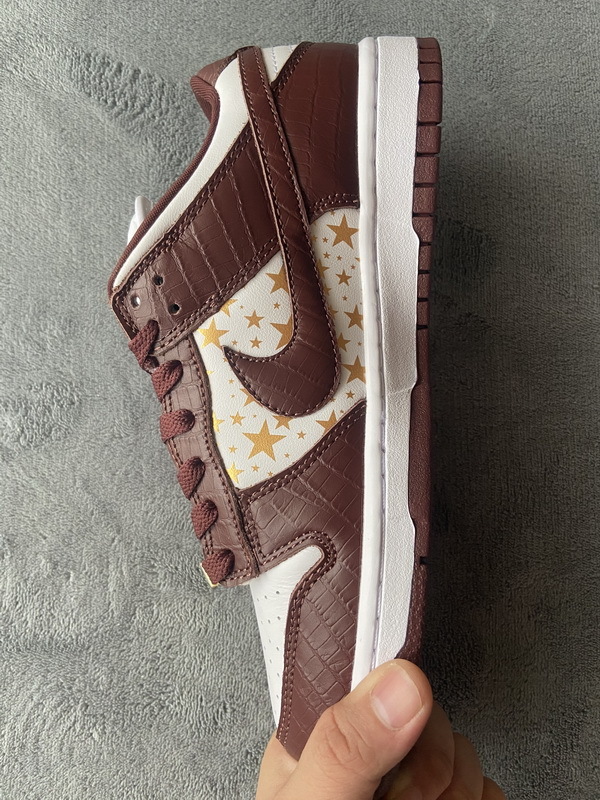 Supreme x Nike SB Dunk Low 