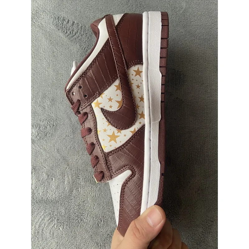 Supreme x Nike SB Dunk Low 