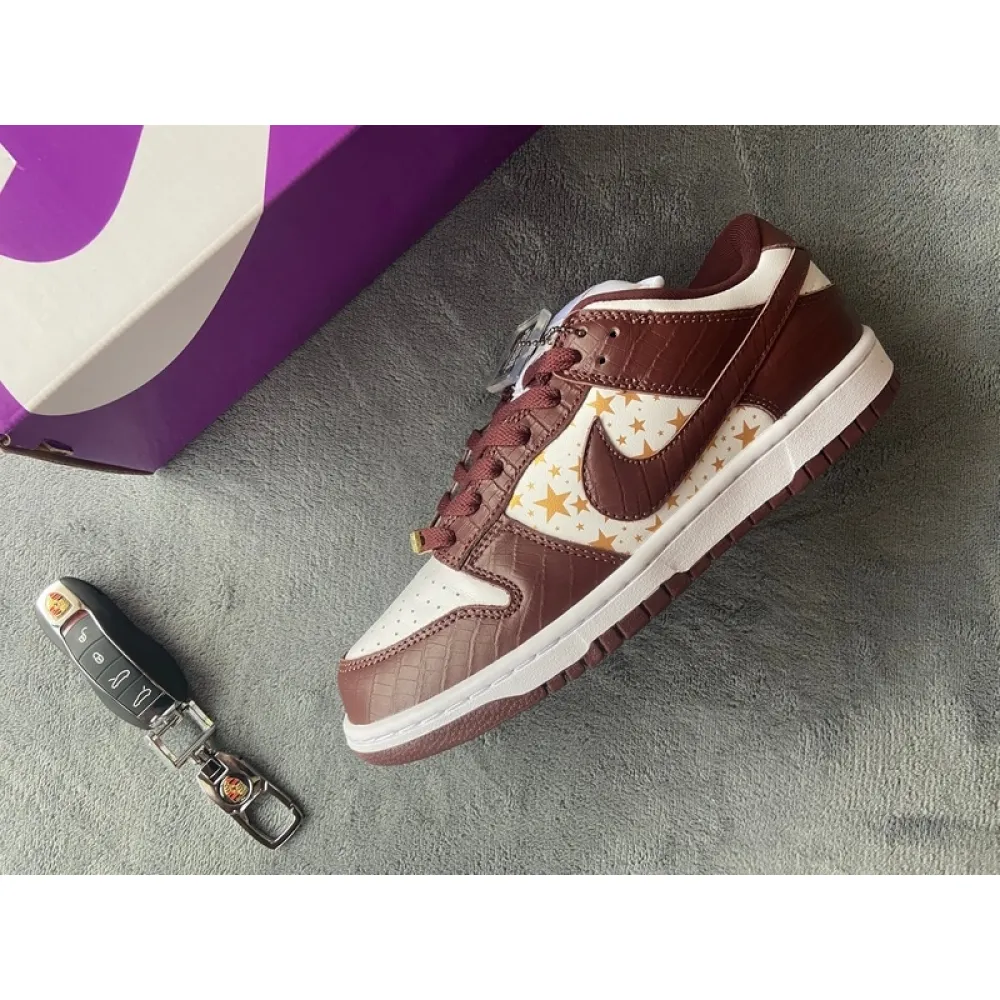 Supreme x Nike SB Dunk Low 