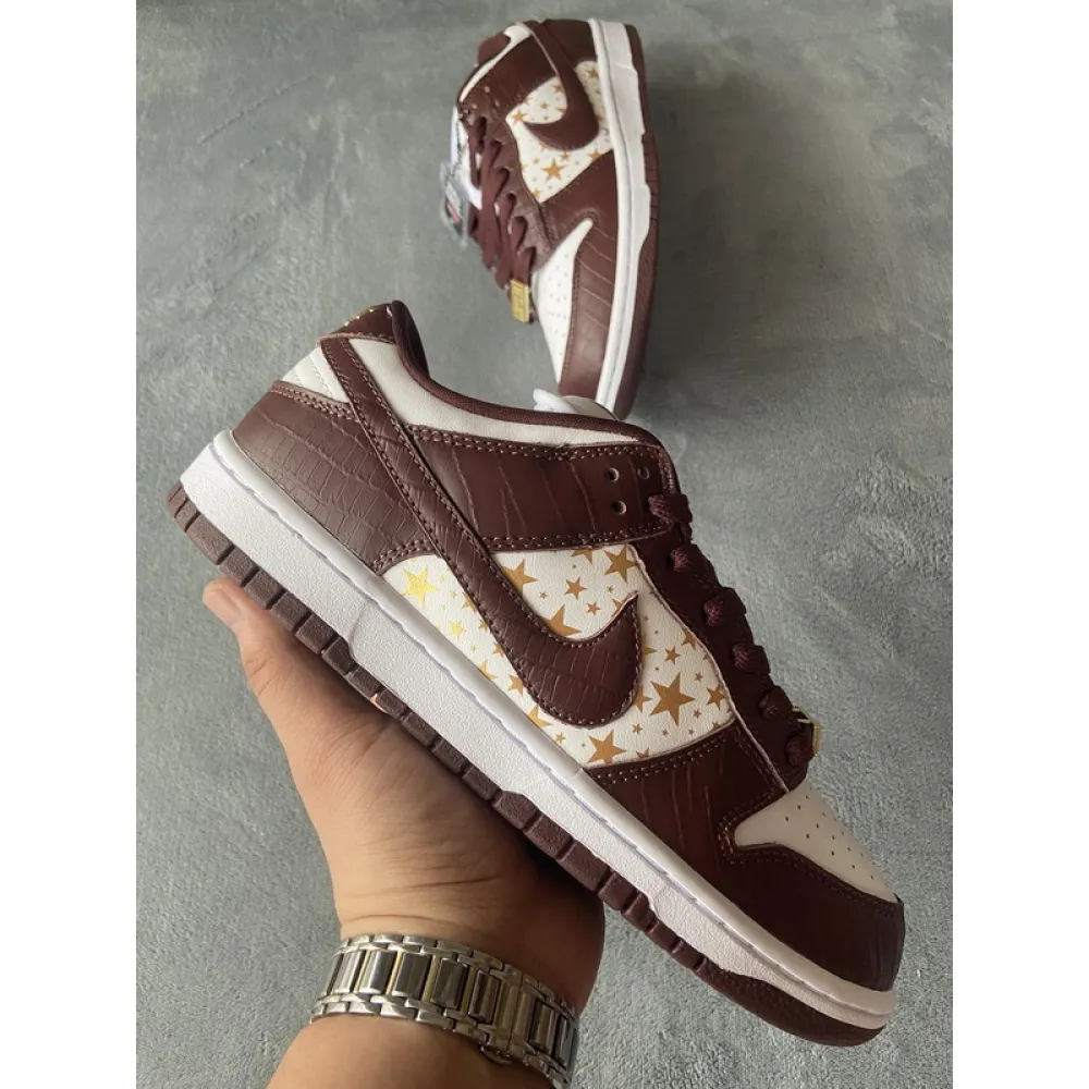 Supreme x Nike SB Dunk Low 