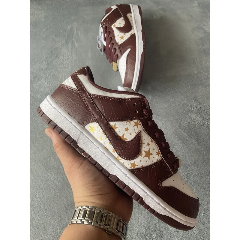 Supreme x Nike SB Dunk Low 