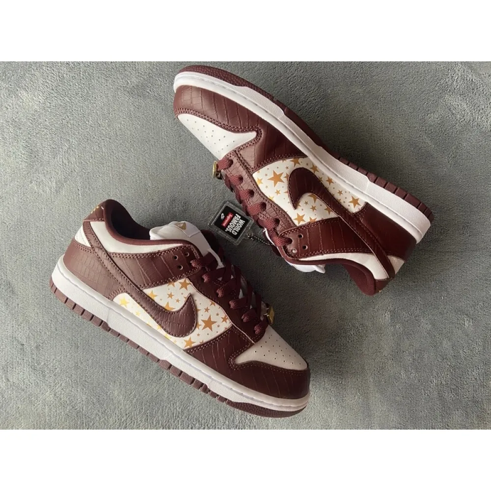 Supreme x Nike SB Dunk Low 