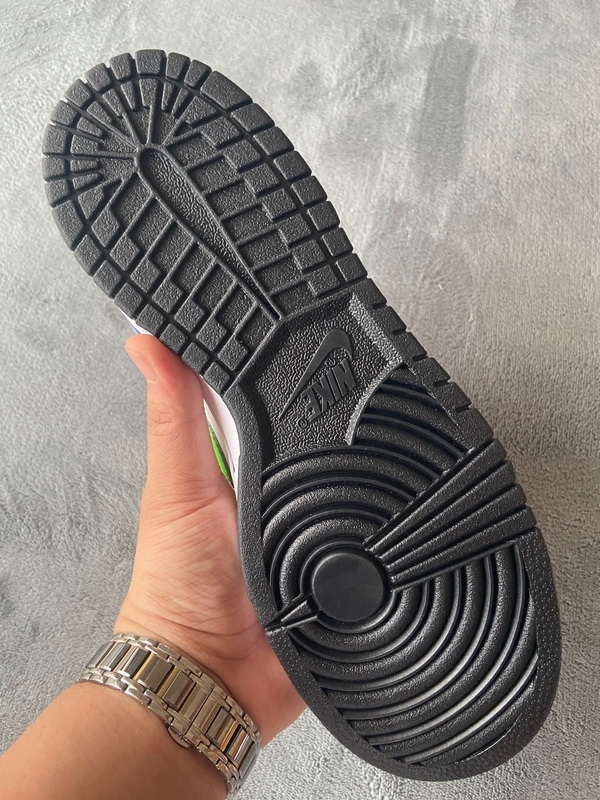 Nike Dunk Low Green Strike