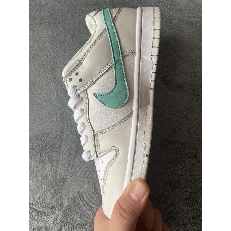 Nike SB Dunk Low Tropical Twist