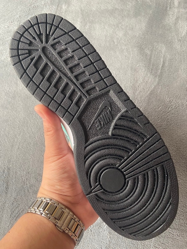 Nike Dunk SB Low Tiffany