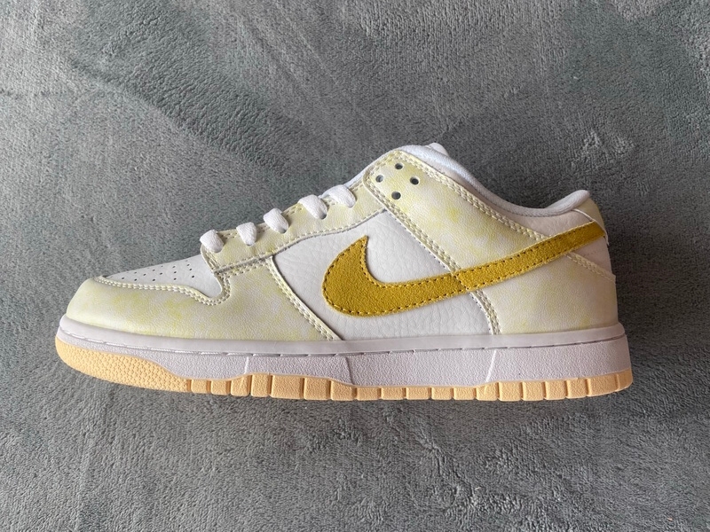 Nike Dunk Low Yellow Strike