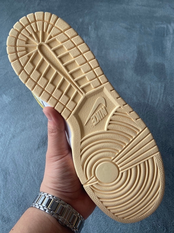 Nike Dunk Low Yellow Strike