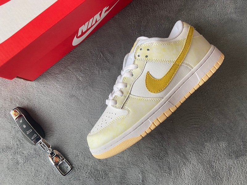 Nike Dunk Low Yellow Strike
