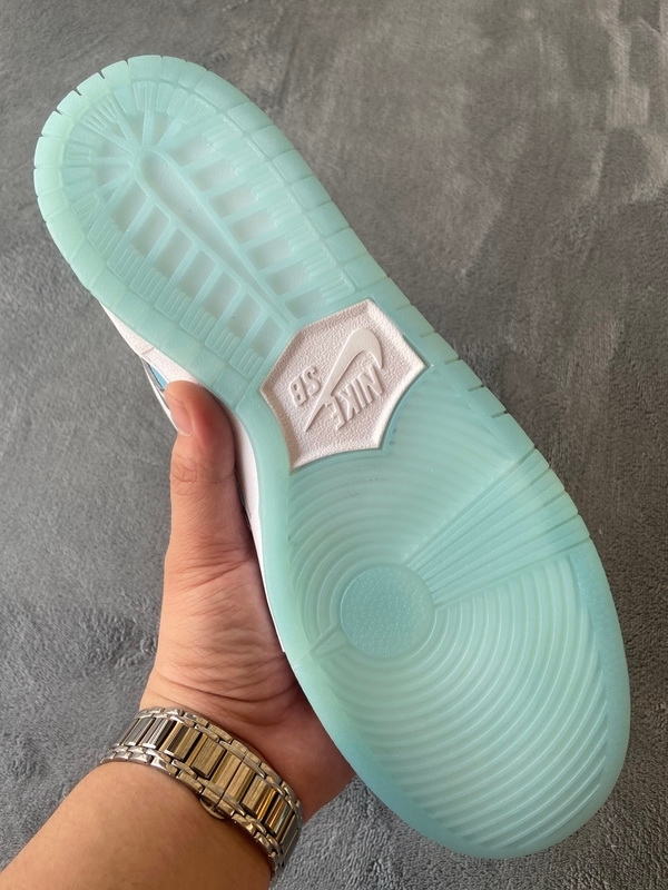FTC X Nike SB Dunk Low Pro Lagoon Pulse