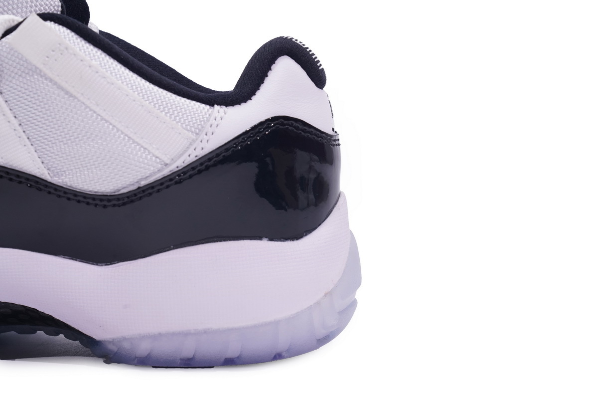 Air Jordan 11 Retro Low Concord